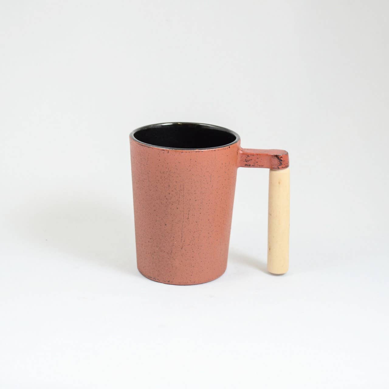 Teacup cast iron with wood red