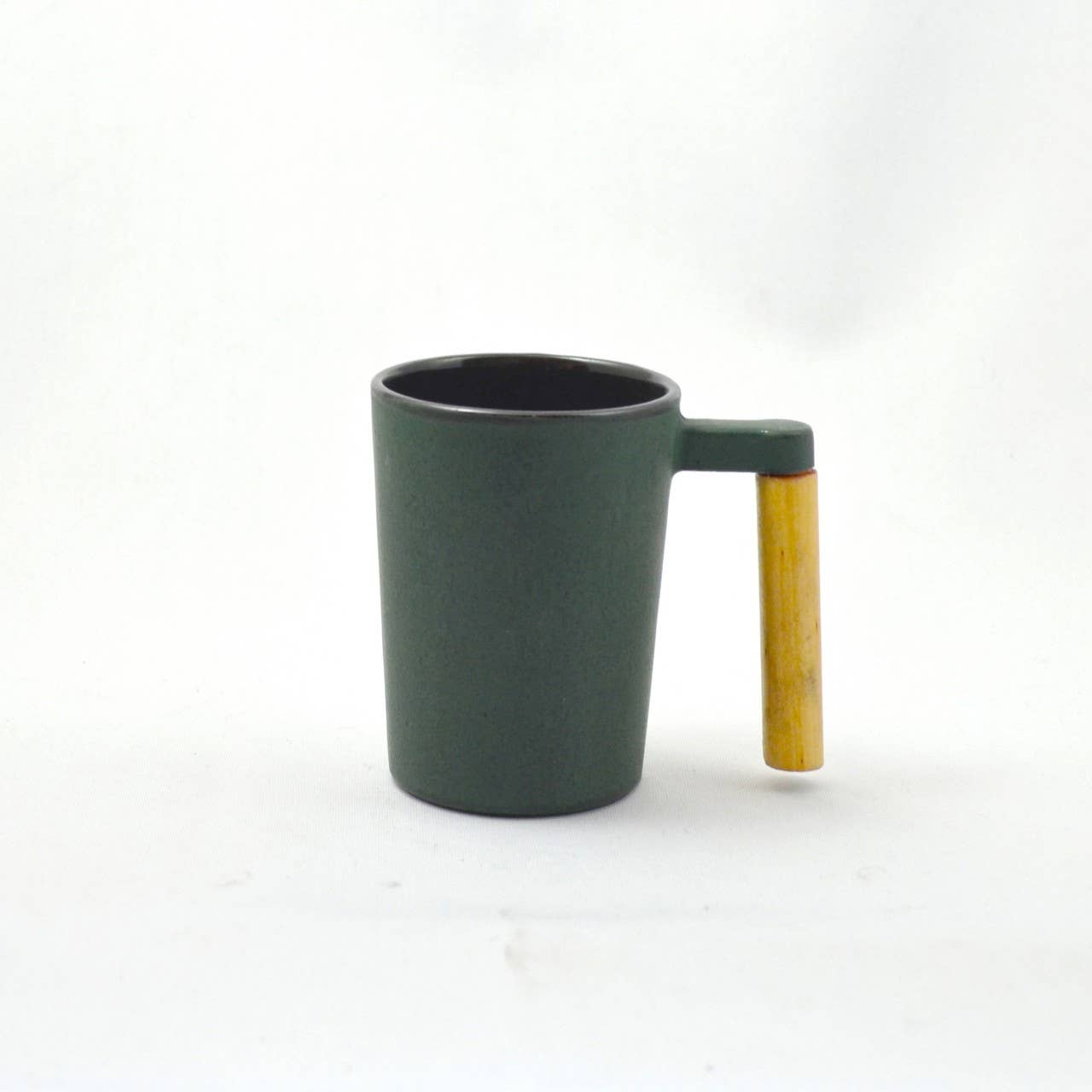 Teacup cast iron with wood green
