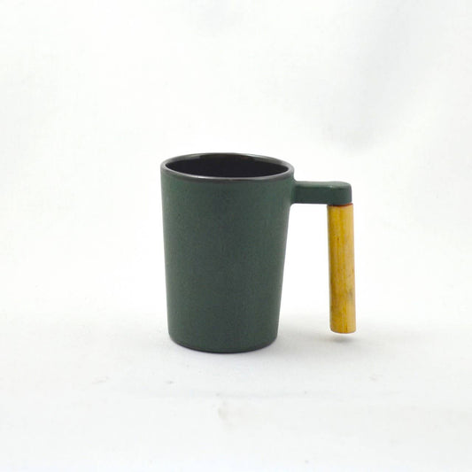 Teacup cast iron with wood green